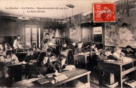 Unterrichtsraum. La Ruche, ein modernes Internat in Frankreich vor 100 Jahren