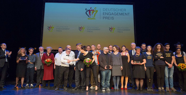 Alle Preistrger des Deutschen Engagementpreises 2015 auf der Bhne