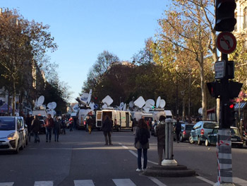 Paris nach den Anschlgen vom 13. November 2015 - Journalistenfahrzeuge