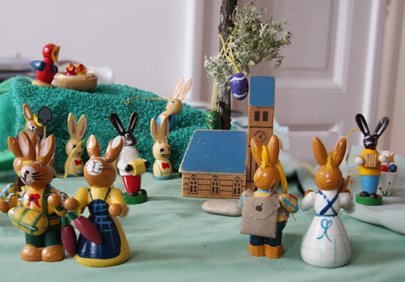 Jetzt ist Ostern, die Hasen gehen in die Kirche. Ostern fr Kinder